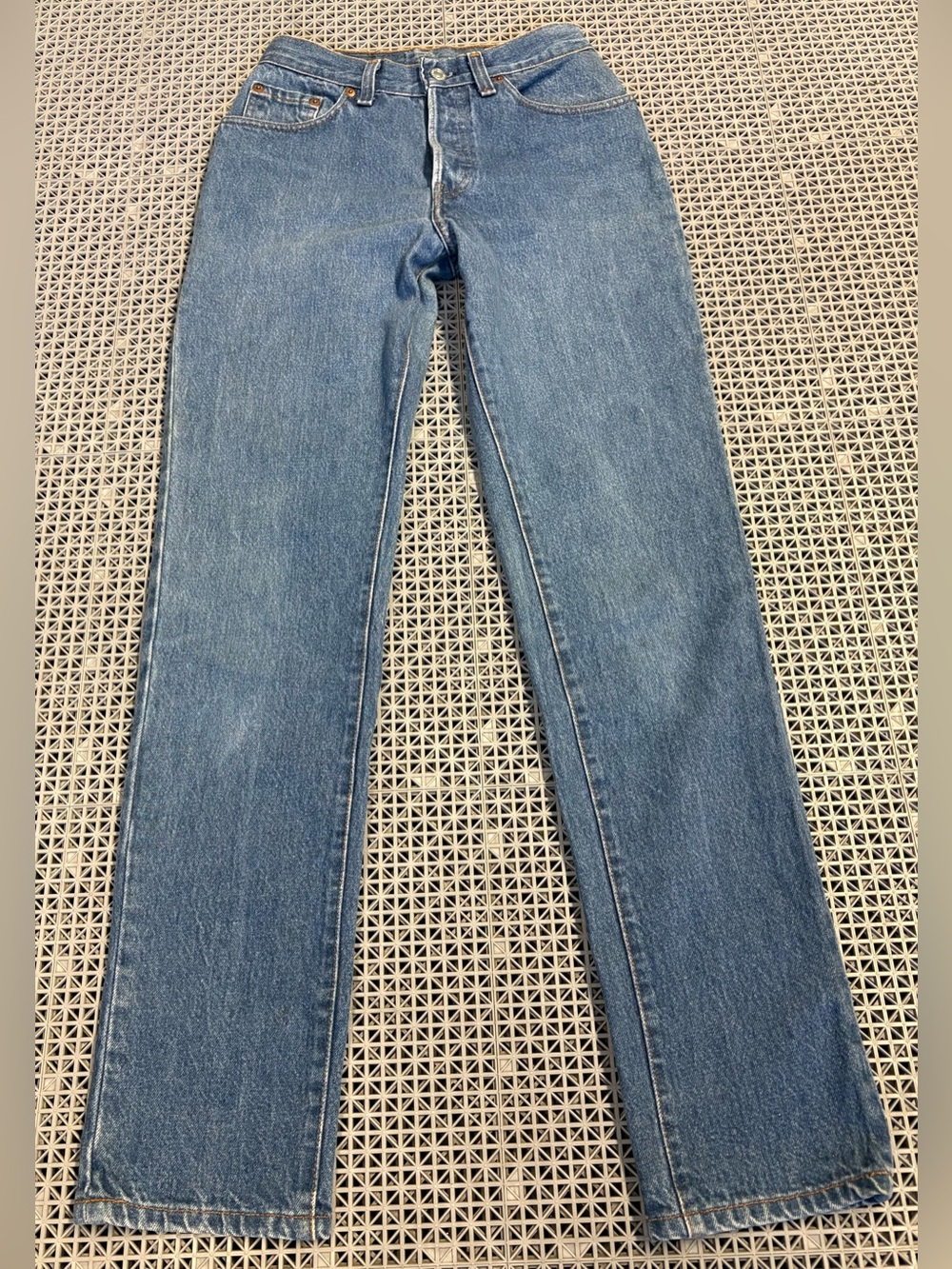 Vintage Levi's Women's Straight Leg Jeans - Medium Blue Denim